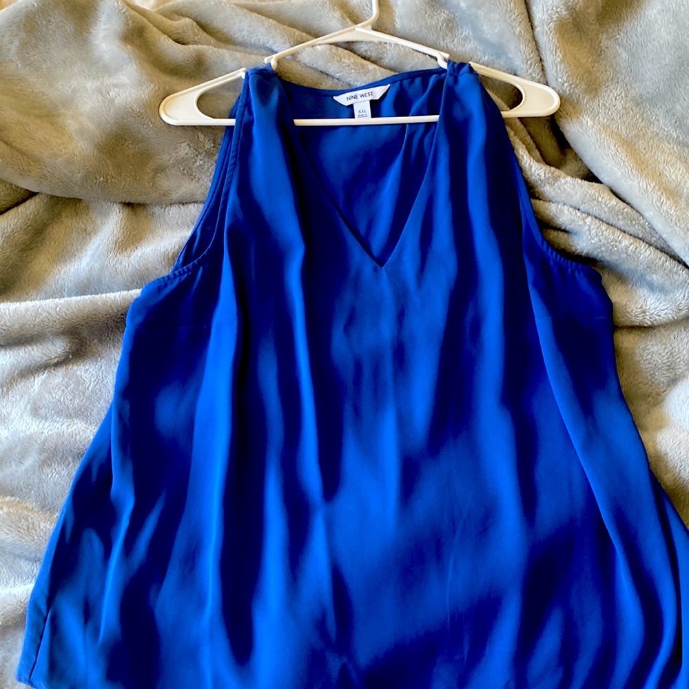 Nine West V cut tank